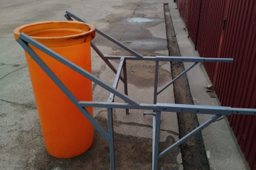 Кронштейн крепления мусоросброса универсальный