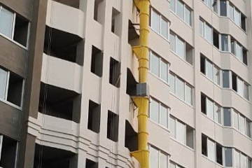 Приемная горловина пластикового строительного мусоросброса